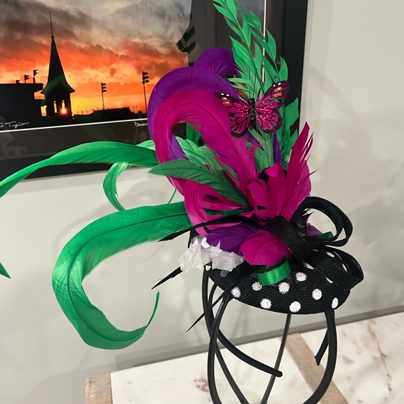 Elegant Feathered Fascinator - Black, Pink, Green - Picture 4 of 6